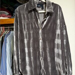 Daytrip Crushed Velvet Shirt Jacket in Shimmering Gray